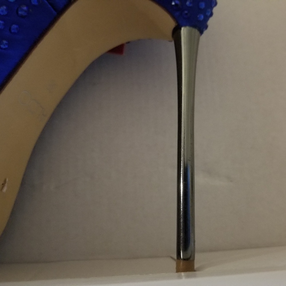Heels - Picture 3 of 4